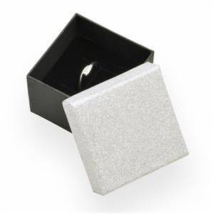 KR0055-ST Dárková krabička na prsten stříbrná/černá