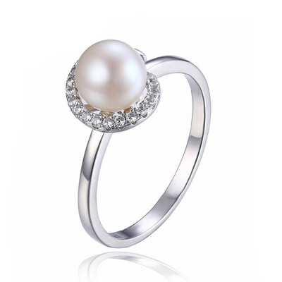 Strieborný prsteň s prírodnou perlou