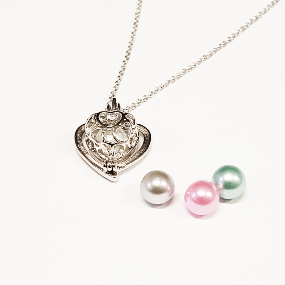 Strieborný náhrdelník - srdiečko s perličkami