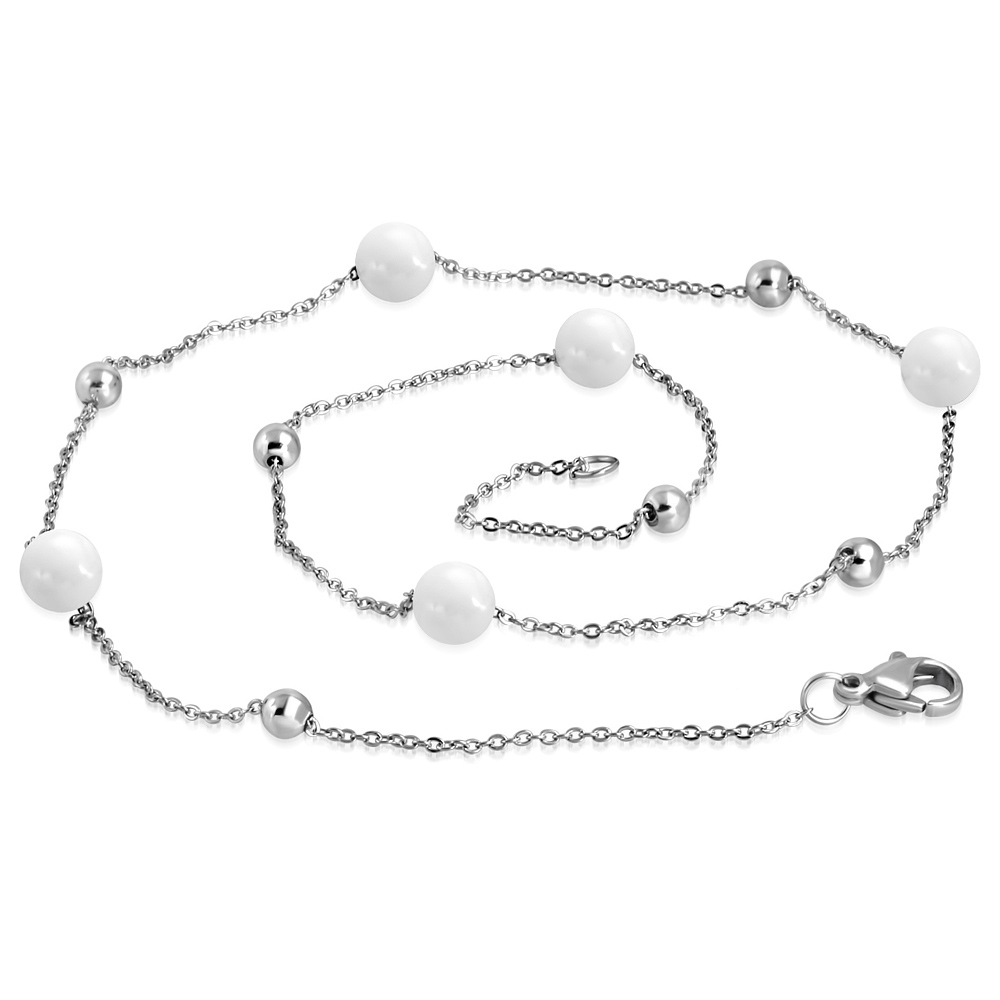 Oceľový náhrdelník s bielymi keramickými guličkami