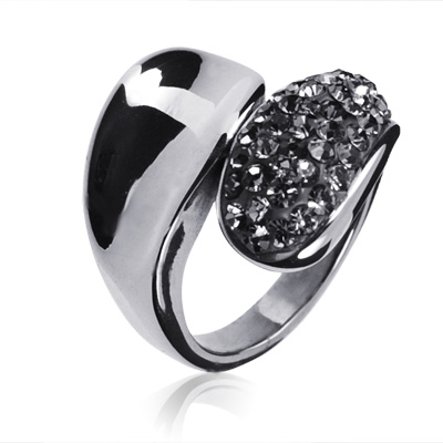 Oceľový prsteň zdobený sivými kryštálmi, veľ. 60