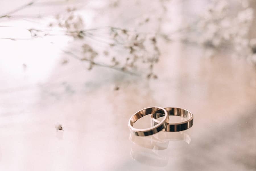 Elegantní snubní prsteny z bílého zlata