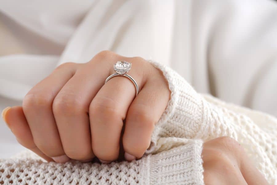 Nádherný elegantní prstýnek s kamenem