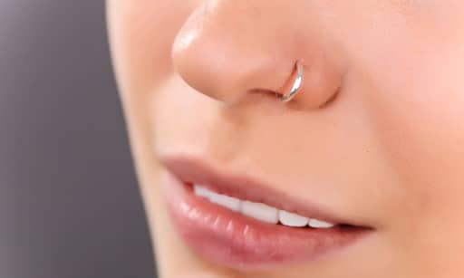 Stříbrný piercing