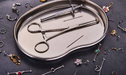 Nástroje pro aplikaci piercingu