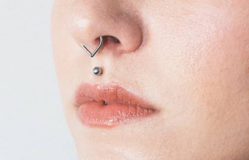 Titanový piercing do nosu