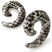 Rozťahovák do ucha akrylát - hadí dekor
