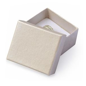 Malá darčeková krabička na prsteň smotanová