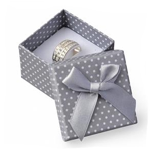Malá darčeková krabička na prsteň šedá - biele bodky