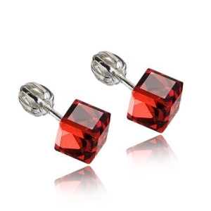 Strieborné náušnice kocky Crystals from Swarovski ® Siam