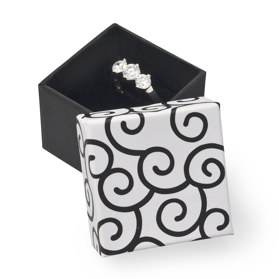 Malá darčeková krabička na prsteň biela s ornamentami