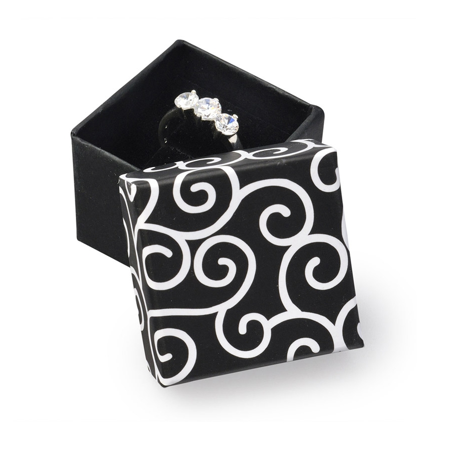 Malá darčeková krabička na prsteň čierna s ornamentami