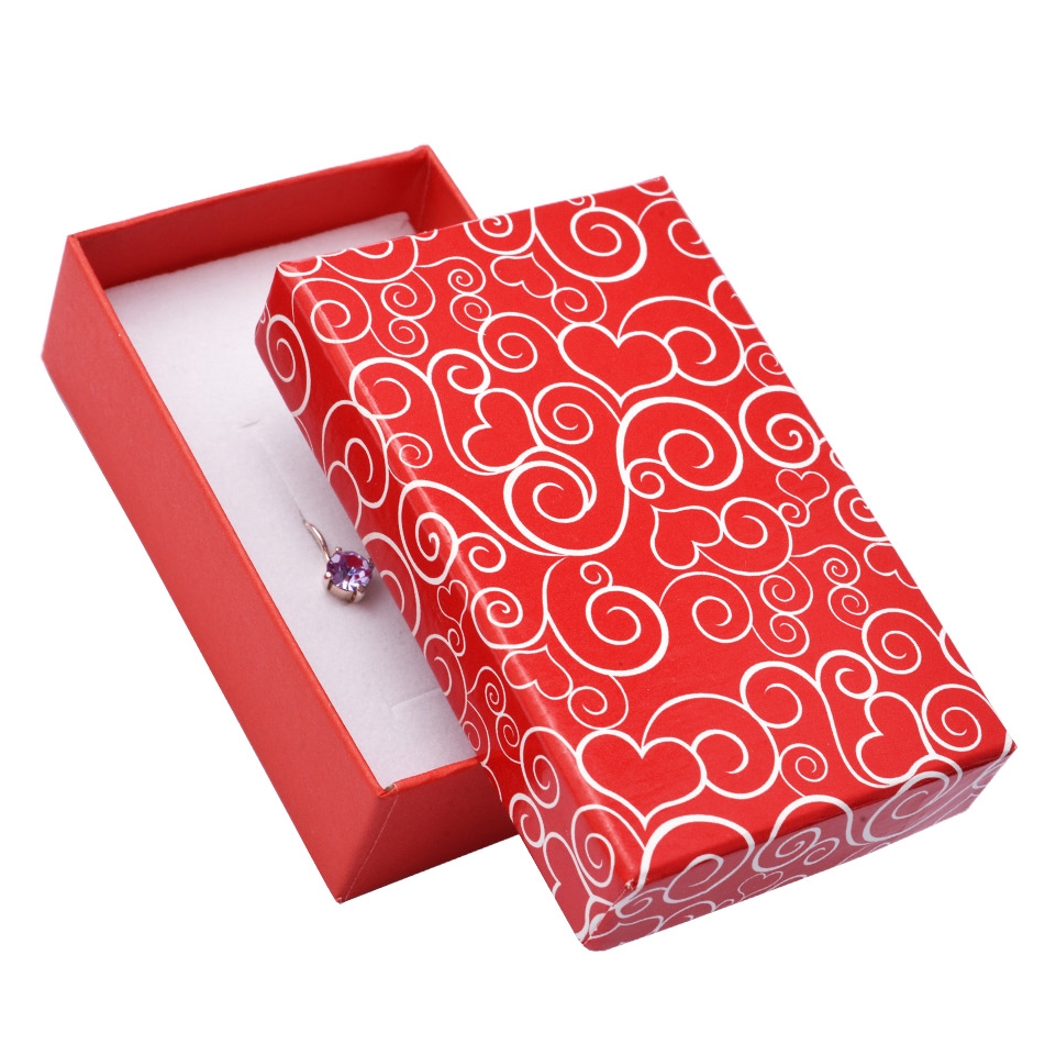 Darčeková krabička na súpravu šperkov sa srdiečkovými ornamentami