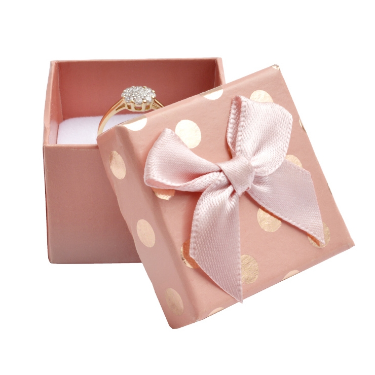 Darčeková krabička na prsteň, ružová so zlatými bodkami