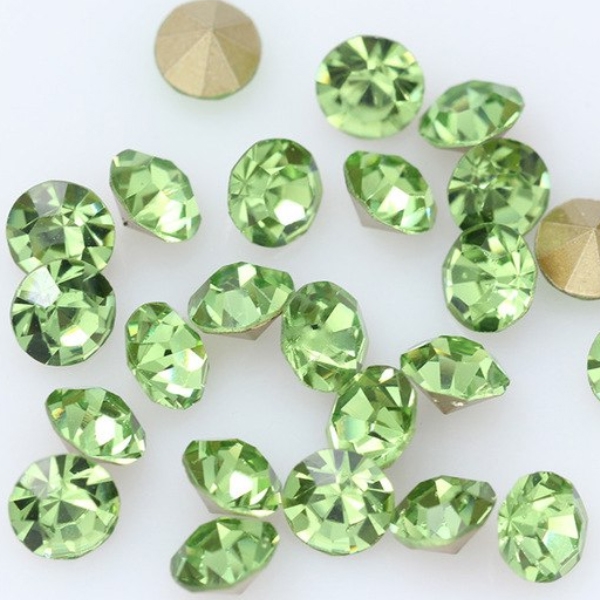 Sklenený šaton SS16 - 4 mm, 10ks / bal., Peridot