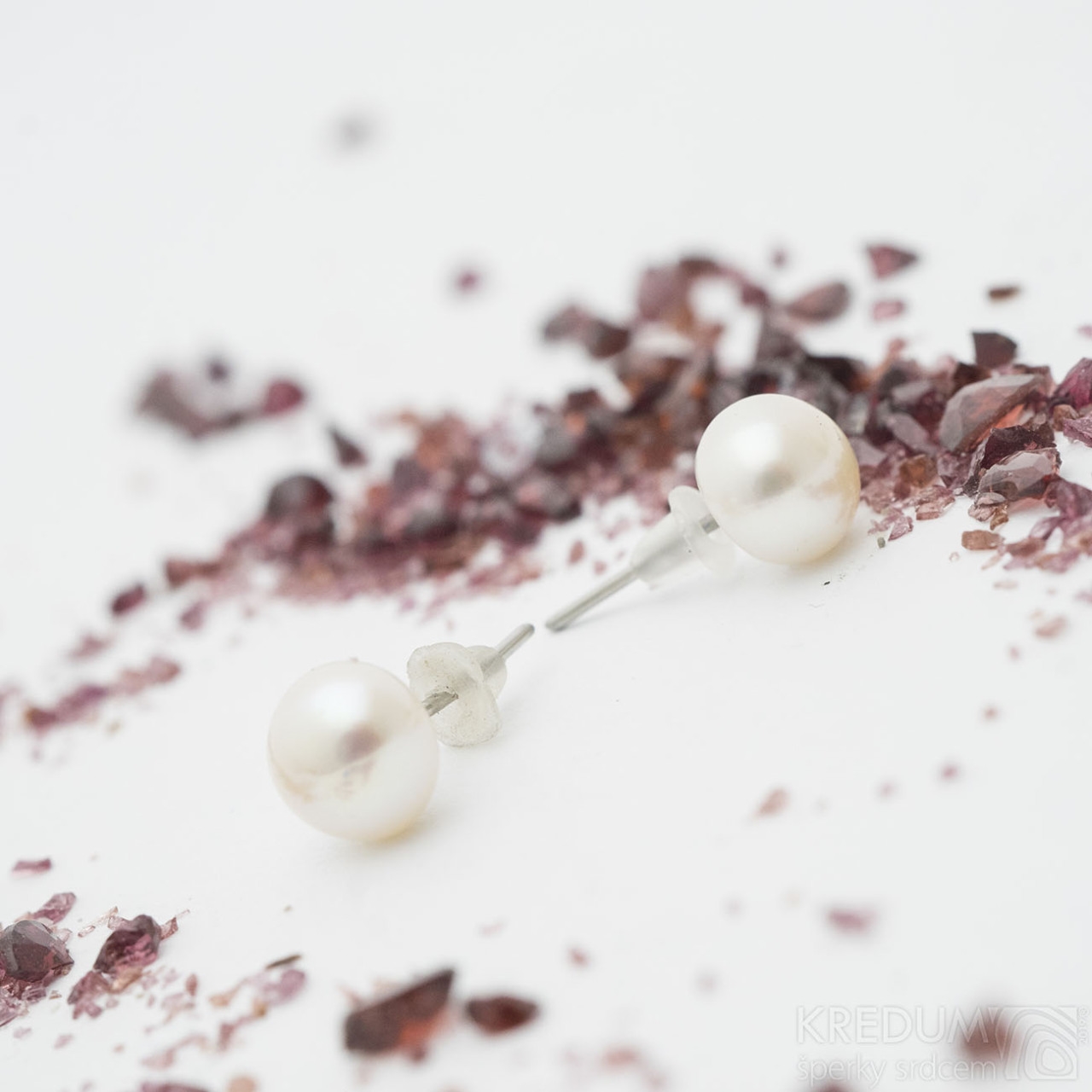 Oceľové náušnice s perlami 7 mm