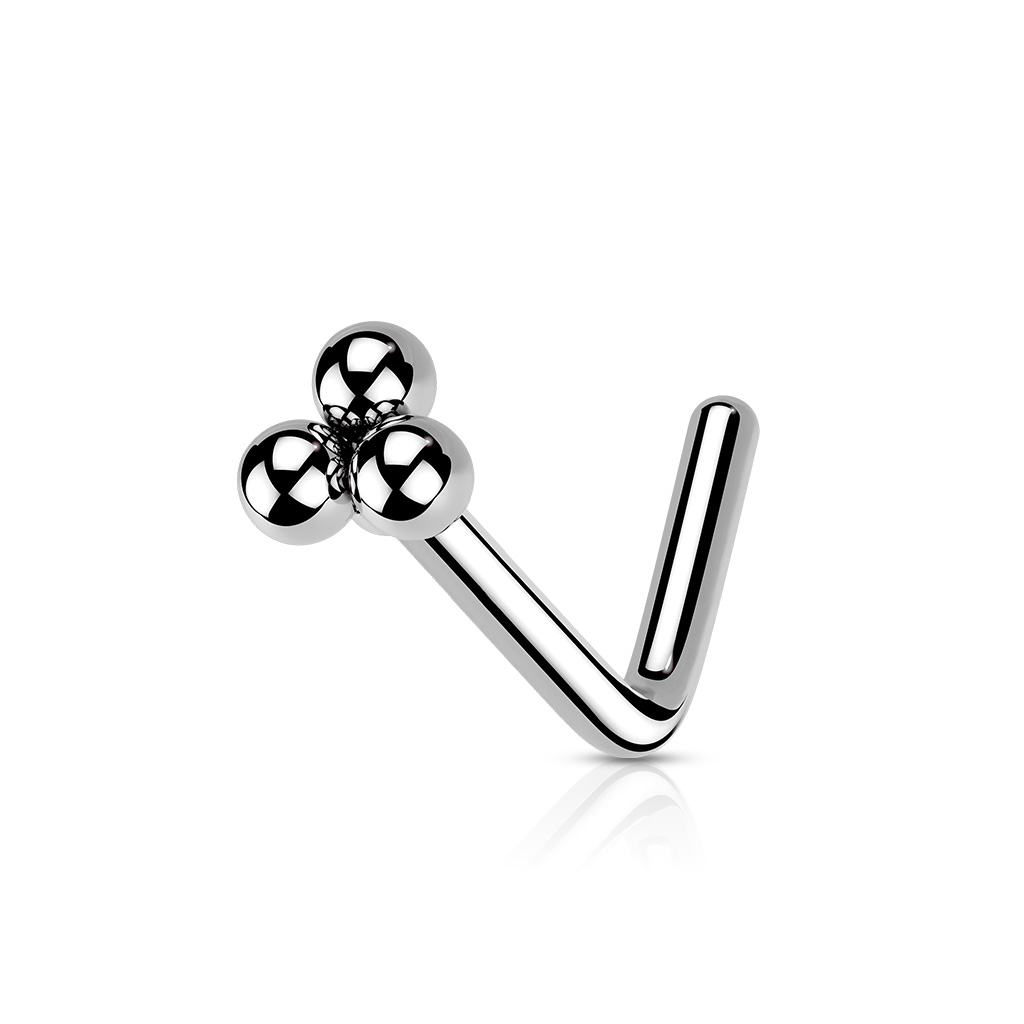 Zahnutý piercing do nosa