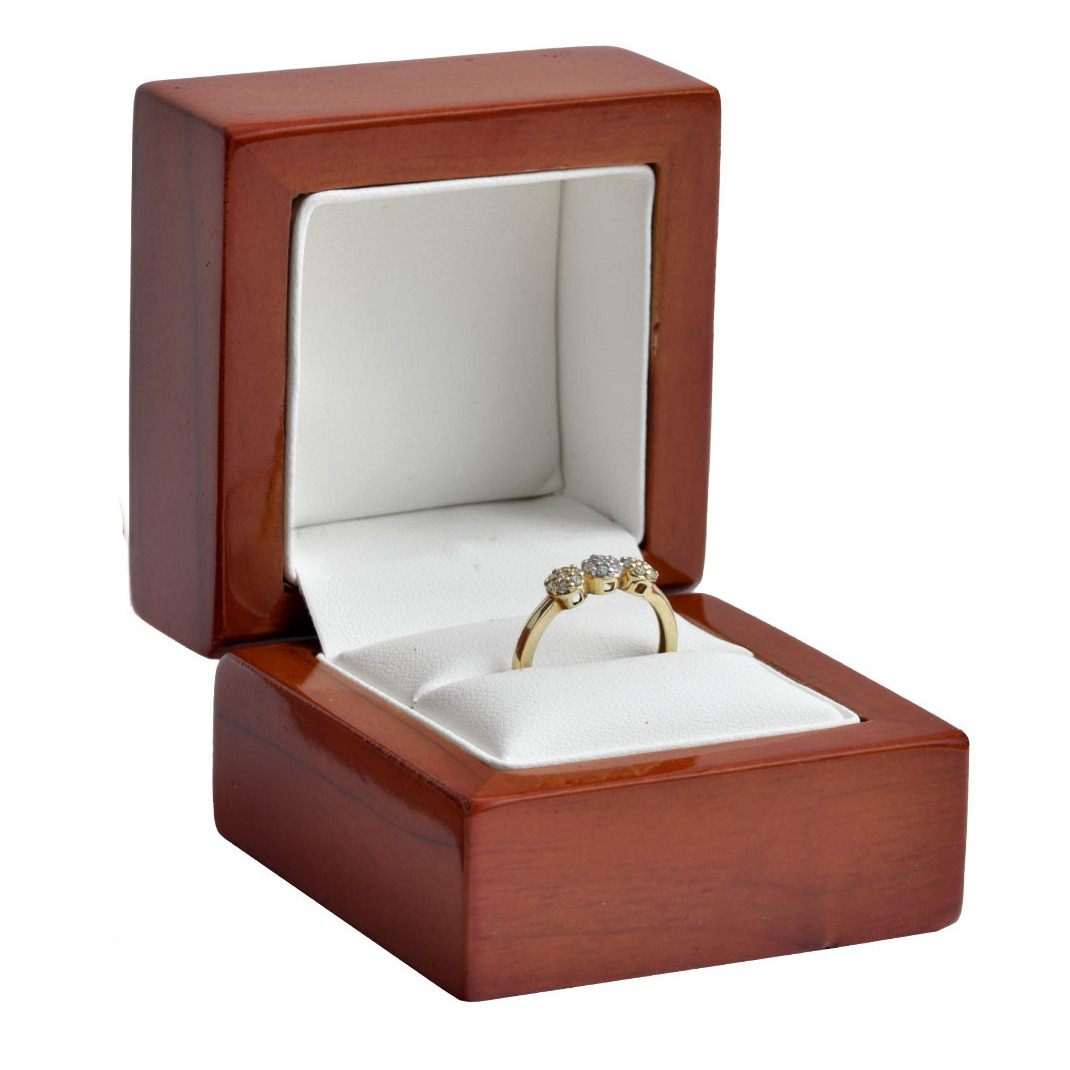 Drevená darčeková krabička na zásnubný prsteň