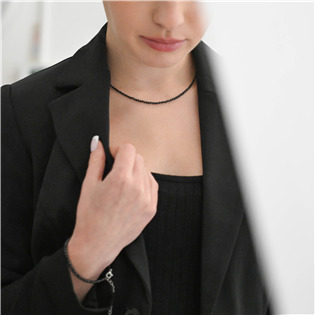 EG3551 Náhrdelník s pravými black spinel kameny