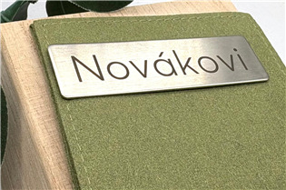 DD0002-ST Dveřní tabulka / jmenovka s laserovou rytinou textu