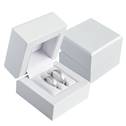 Bílá dřevěná dárková krabička na snubní prsteny