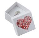 Bílá krabička na prsten s ornamentálním srdcem