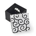 Malá dárková krabička na prsten bílá s ornamenty