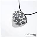 Nerezový přívěsek trsátko - Heart tmavé s očkem